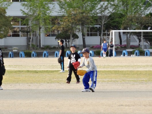ソフトボールの練習中でした。