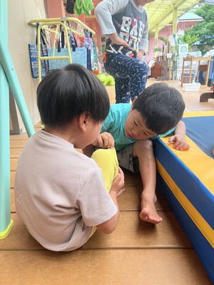 ２