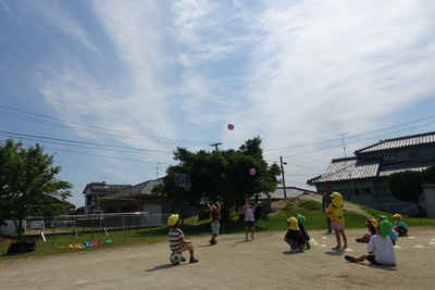７