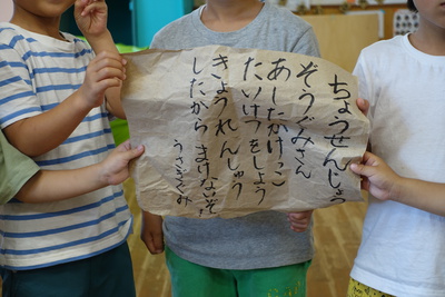 ３