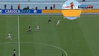 サッカーの試合で手際の良すぎるボールガール