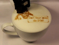 コーヒーに自動で絵を描いてくれる印刷機